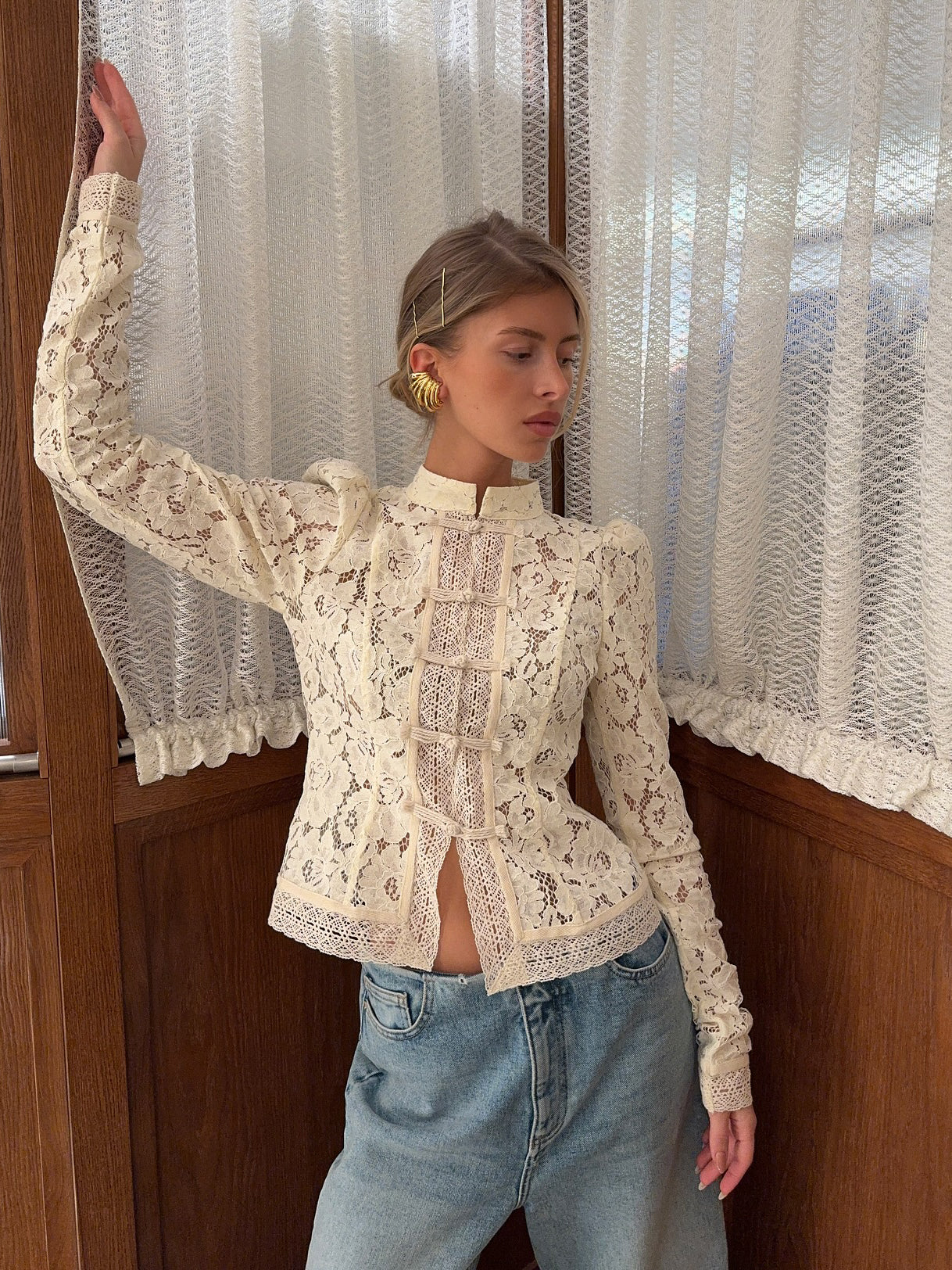 Blusa Elegance Lace – Manga larga con detalle de encaje