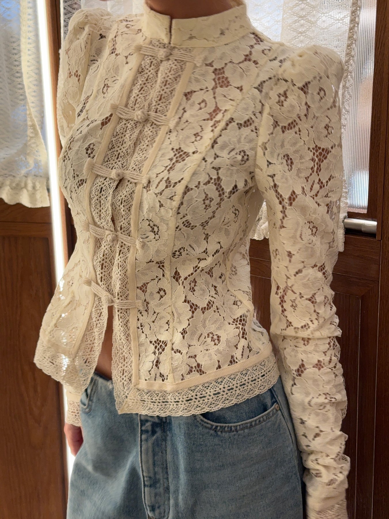 Blusa Elegance Lace – Manga larga con detalle de encaje