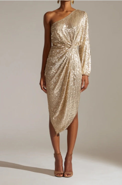 Vestido de fiesta dorado con hombro descubierto y nudo frontal